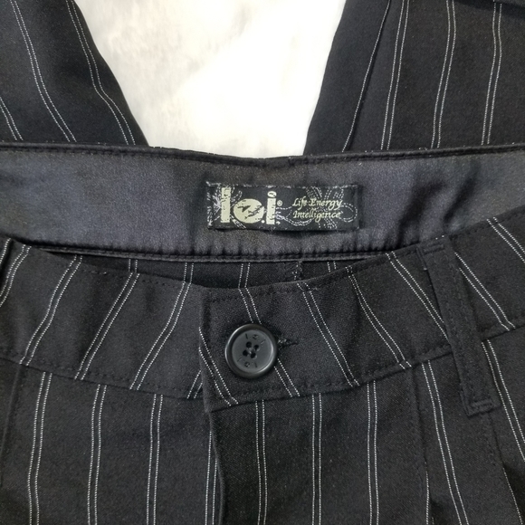 L.e.i. Black/White Striped Shorts Size 11 - Picture 9 of 10